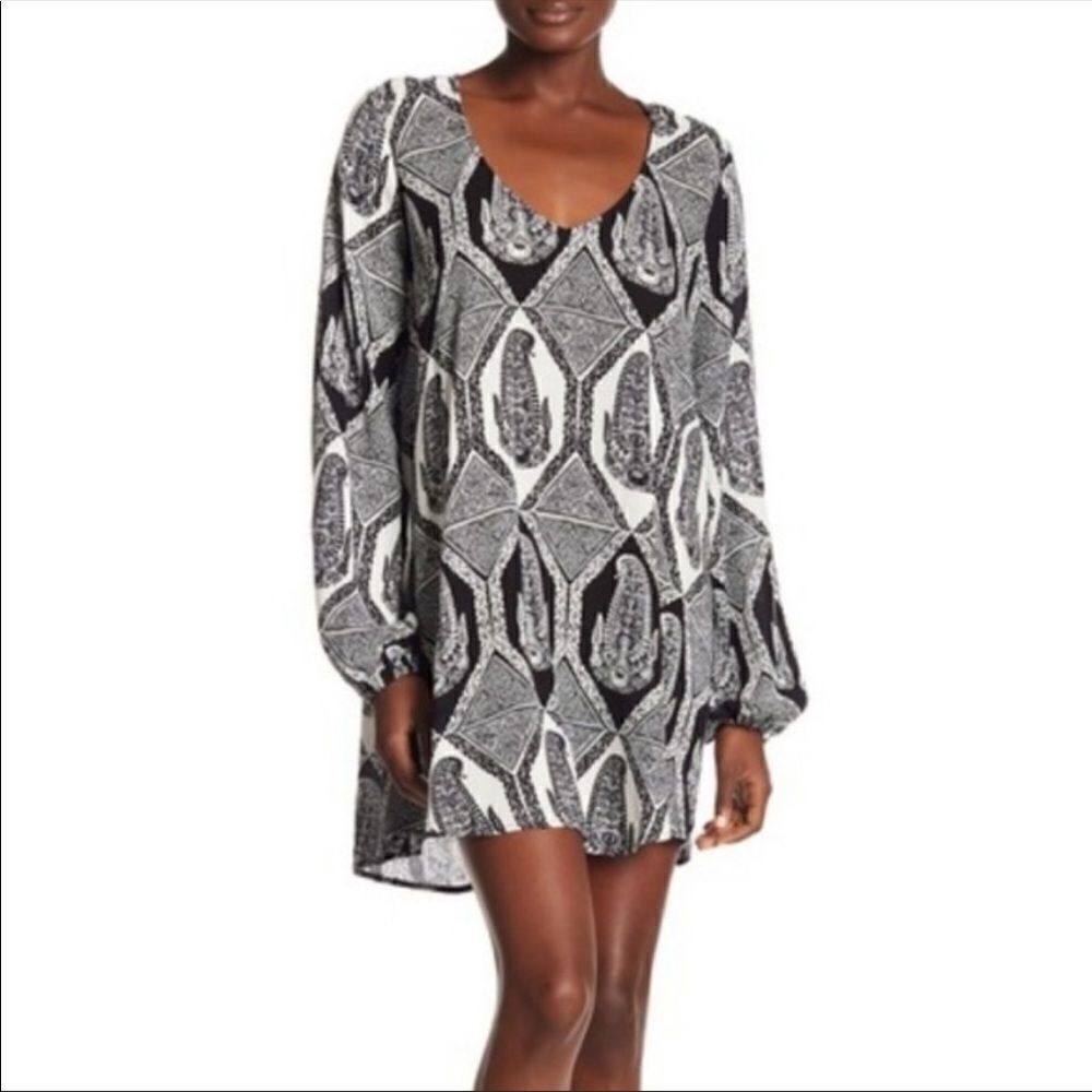 𝅺Show Me Your Mumu Donnie Dress Size Small will fit to a size large. NWT